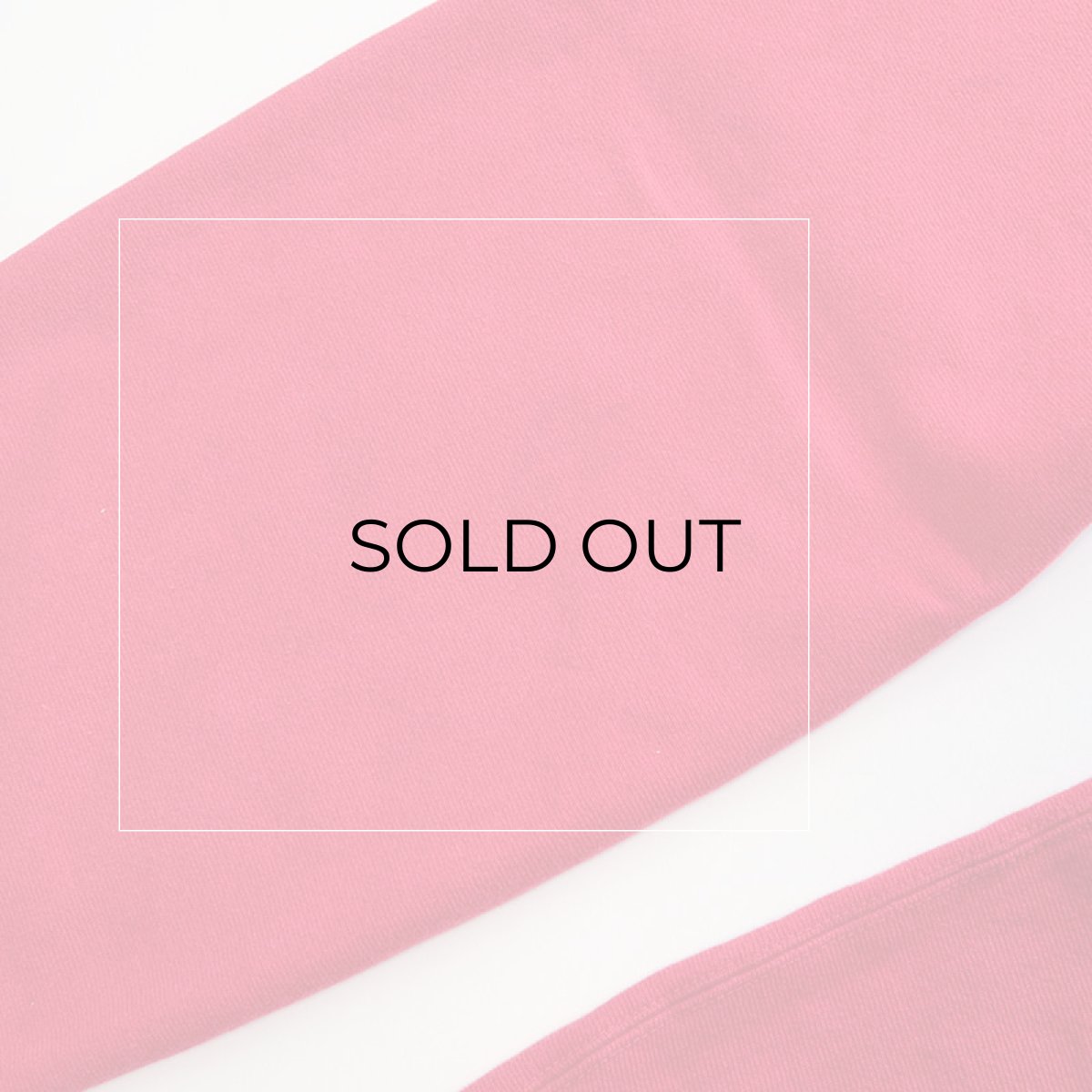 左足後ろに薄っすらと汚れ