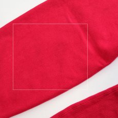 左足後ろに薄っすらと汚れ