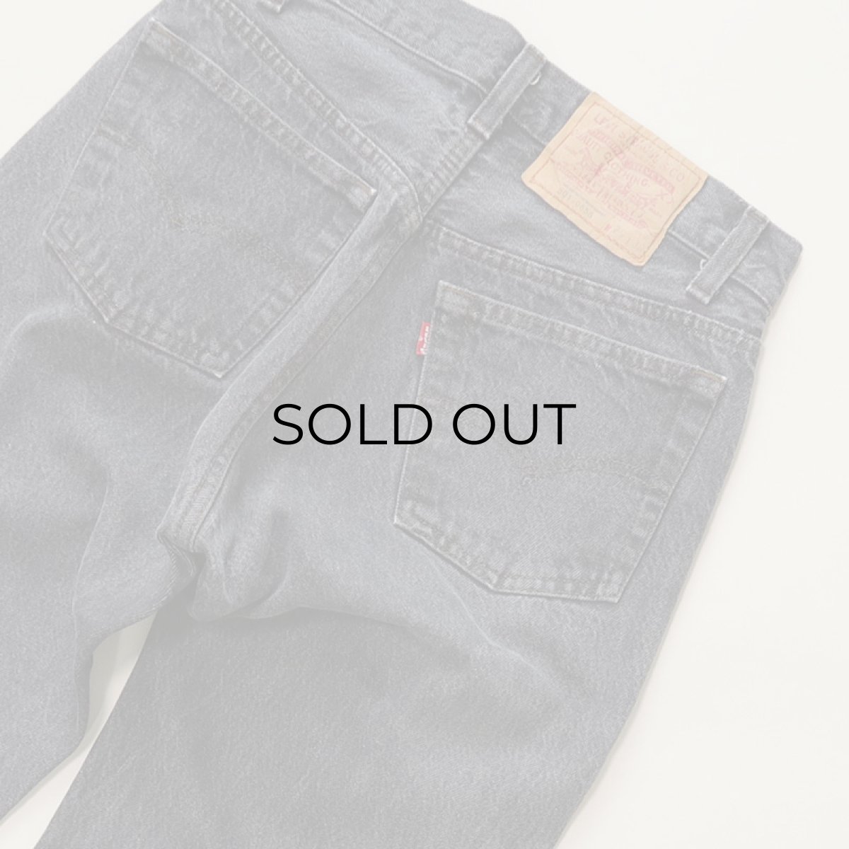 画像6: 80's LEVI'S 501 BLACK DENIM PANTS "made in USA" "INSEAM SINGLE"【W28 x L30 程度】 (6)