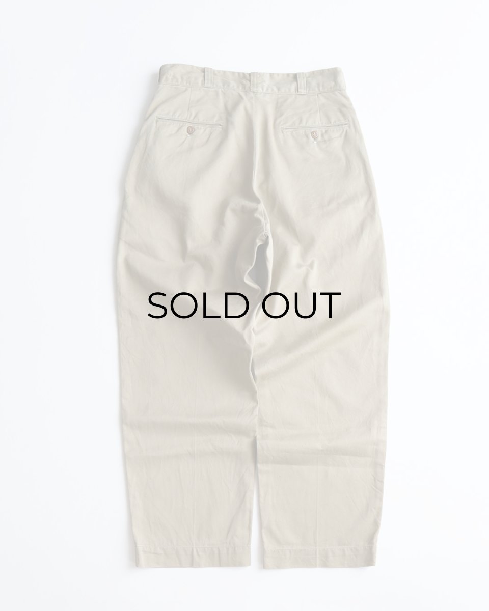 画像2: 50's US MILITARY COTTON TWILL KHAKI TROUSERS【W31 x L29 程度】 (2)