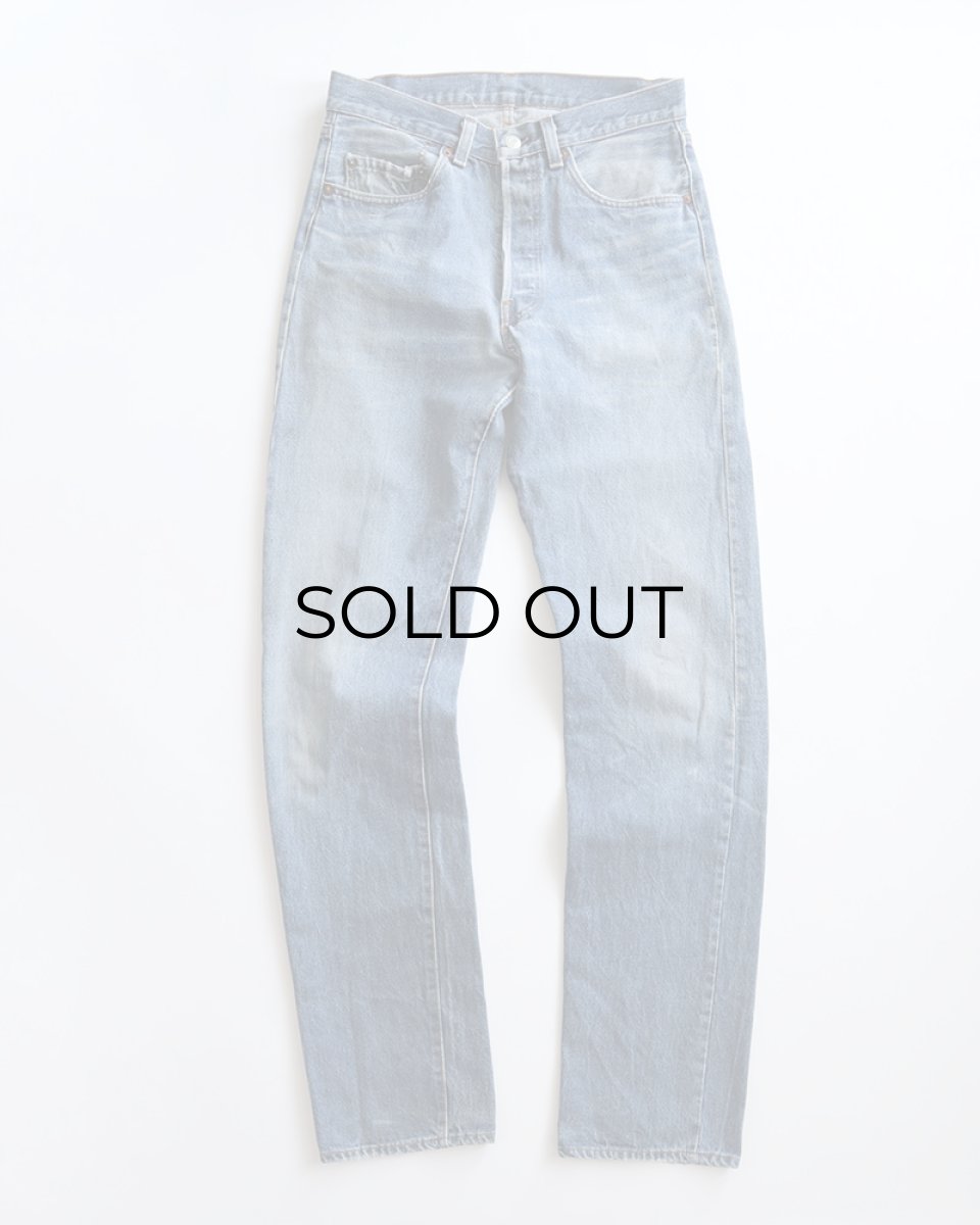 画像1: 80's LEVI'S 501 DENIM PANTS "INSEAM SINGLE" "BLACK BARTACK" "made in USA" 【W32 x L35.5 程度】 (1)