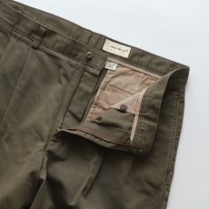 画像4: 〜00's Eddie Bauer COTTON TWILL TUCK PANTS【W37 x L32 程度】 (4)