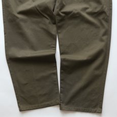 画像5: 〜00's Eddie Bauer COTTON TWILL TUCK PANTS【W37 x L32 程度】 (5)