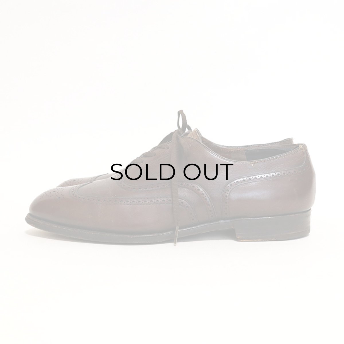 画像2: OLD JOHNSTON & MURPHY "ARISTOCRAFT" LEATHER WING TIP DRESS SHOES【size : 8 1/2 〜 9 程度】 (2)