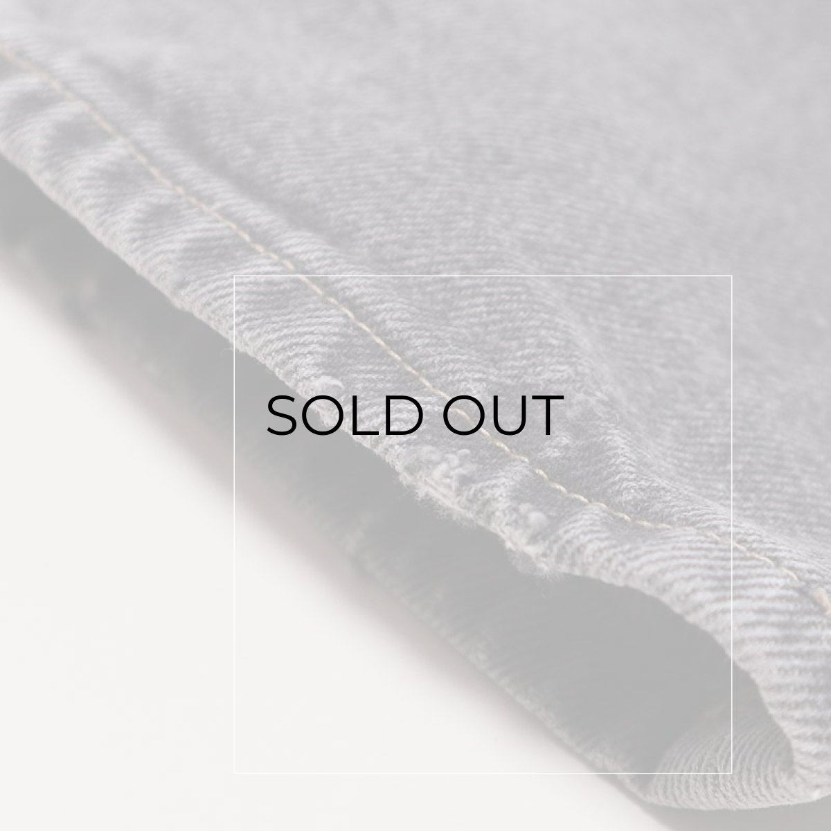 両裾に少し擦れが見られます