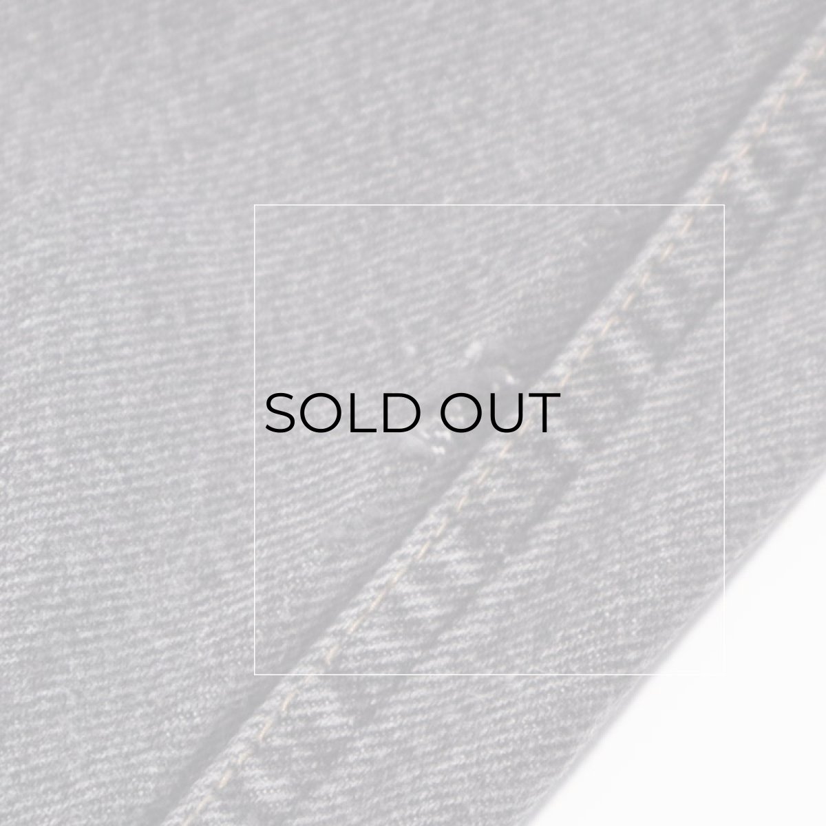 左足ひざ内側付近にキズがあります