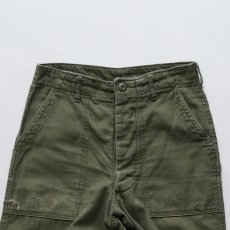 画像4: 60's US ARMY COTTON SATEEN UTILITY BAKER PANTS with PATCH【SIZE W28 x L27 程度】 (4)