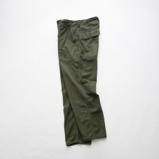 画像2: 60's US ARMY COTTON SATEEN UTILITY BAKER PANTS with PATCH【SIZE W28 x L27 程度】 (2)