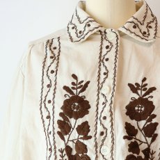 画像13: OLD UNKNOWN BRAND COTTON EMBROIDERED CROPPED BLOUSE (13)