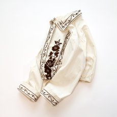 画像2: OLD UNKNOWN BRAND COTTON EMBROIDERED CROPPED BLOUSE (2)