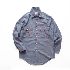 画像1: 70's BIG MAC COTTON POLYESTER CHAMBRAY HAND EMBROIDERED CUSTOM SHIRT (1)