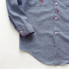 画像4: 70's BIG MAC COTTON POLYESTER CHAMBRAY HAND EMBROIDERED CUSTOM SHIRT (4)