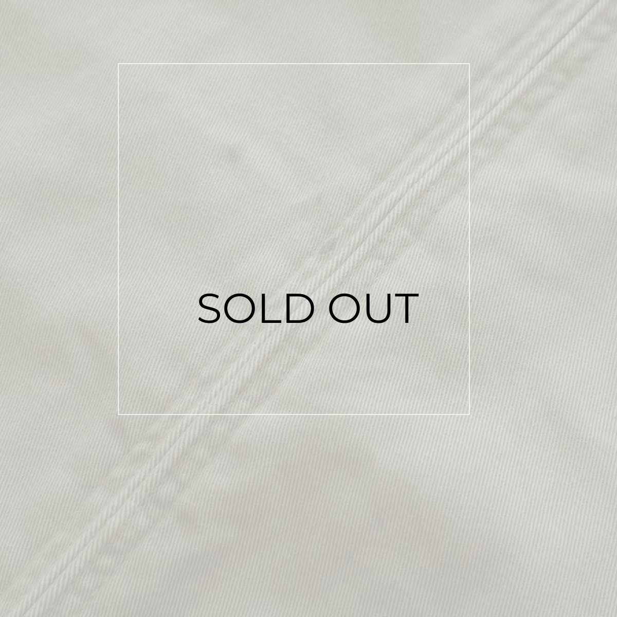 胸付近に汚れがあります