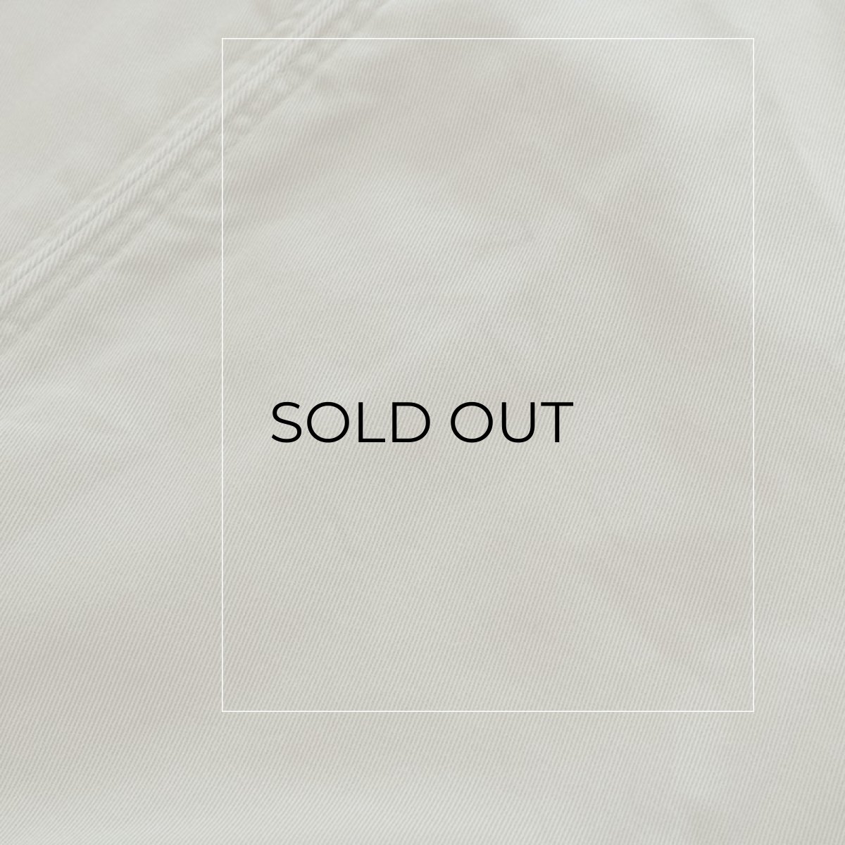 胸付近に汚れがあります