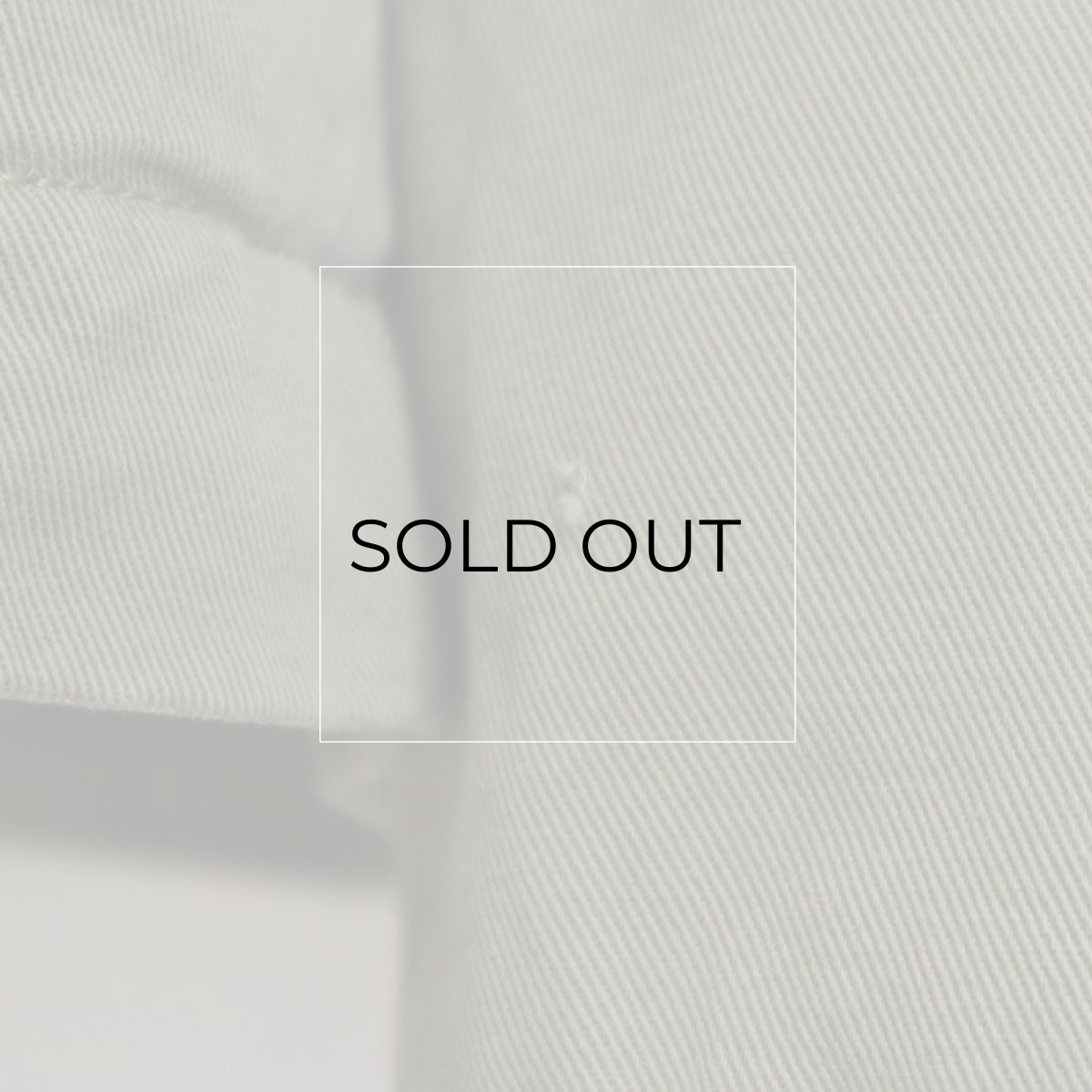 左手首に小さなキズがあります