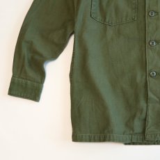 画像4: 60's US ARMY COTTON SATEEN UTILITY SHIRT JACKET (4)