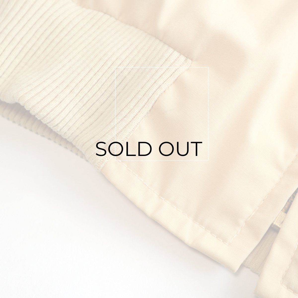 裾に小さな汚れ