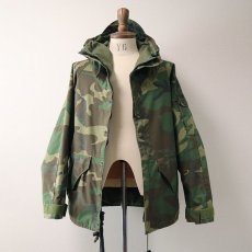 画像4: 80's US ARMY GORE-TEX WOODLAND CAMOUFLAGE EXTENDED COLD WEATHER PARKA "1st type" 【SMALL - SHORT】 (4)