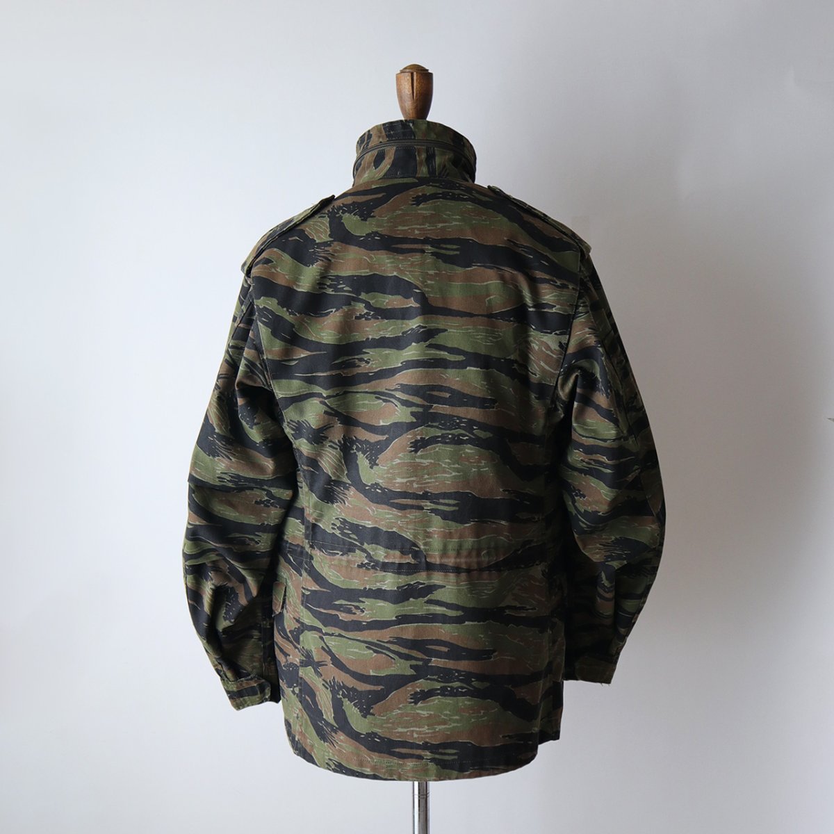 画像16: 〜00's ALPHA M-65 style TIGER STRIPE CAMOUFLAGE FIELD JACKET "MADE IN USA" 【SIZE : SMALL-REGULAR】 (16)