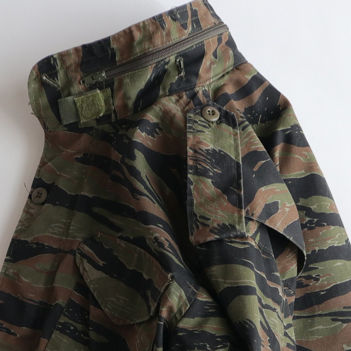 画像9: 〜00's ALPHA M-65 style TIGER STRIPE CAMOUFLAGE FIELD JACKET "MADE IN USA" 【SIZE : SMALL-REGULAR】 (9)
