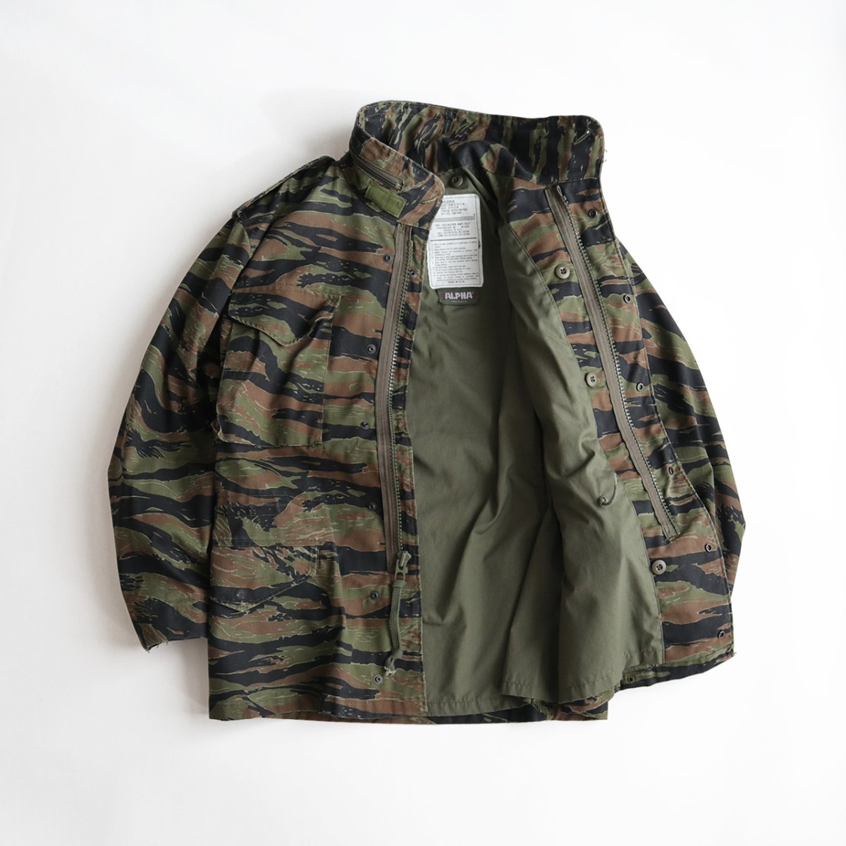 画像2: 〜00's ALPHA M-65 style TIGER STRIPE CAMOUFLAGE FIELD JACKET "MADE IN USA" 【SIZE : SMALL-REGULAR】 (2)
