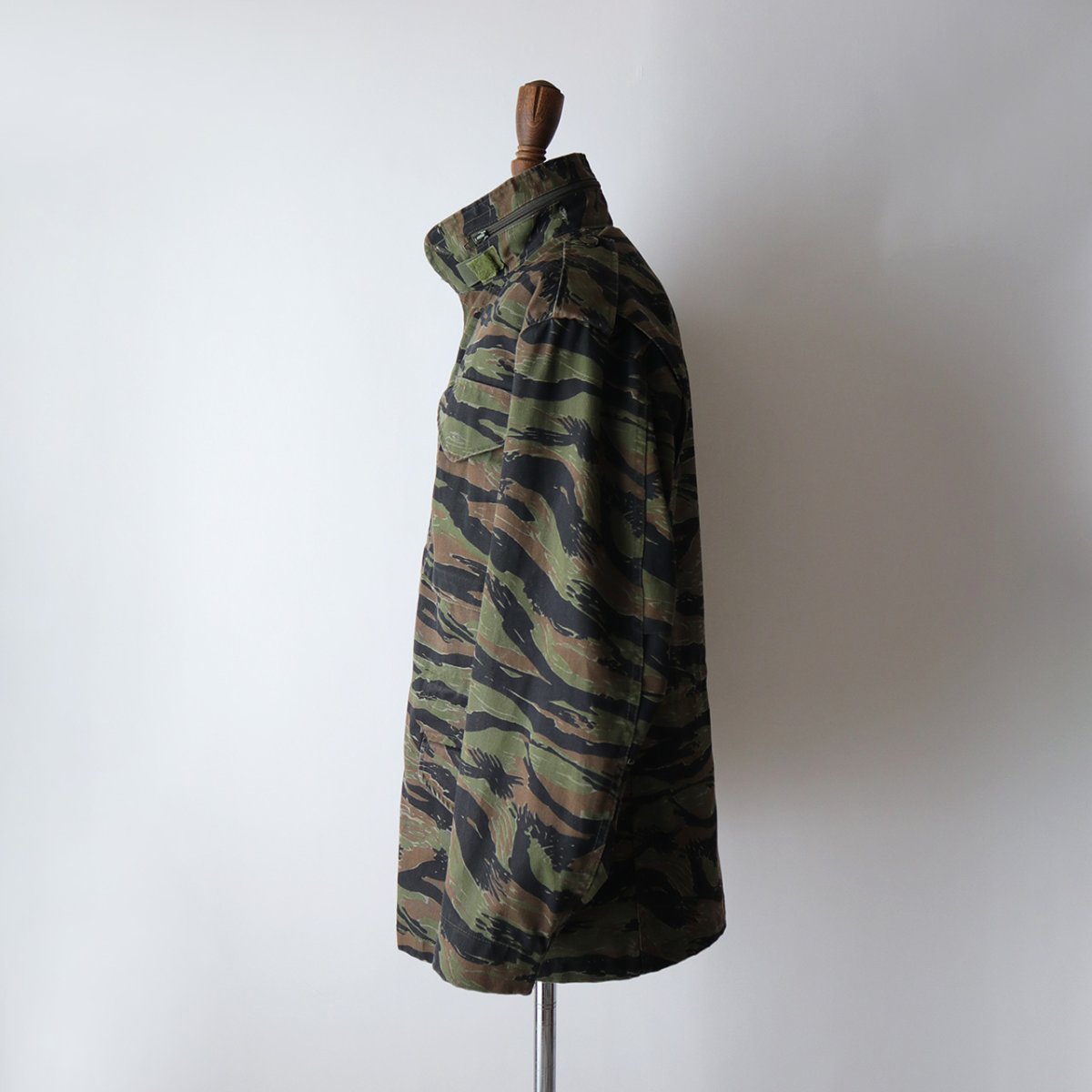 画像15: 〜00's ALPHA M-65 style TIGER STRIPE CAMOUFLAGE FIELD JACKET "MADE IN USA" 【SIZE : SMALL-REGULAR】 (15)