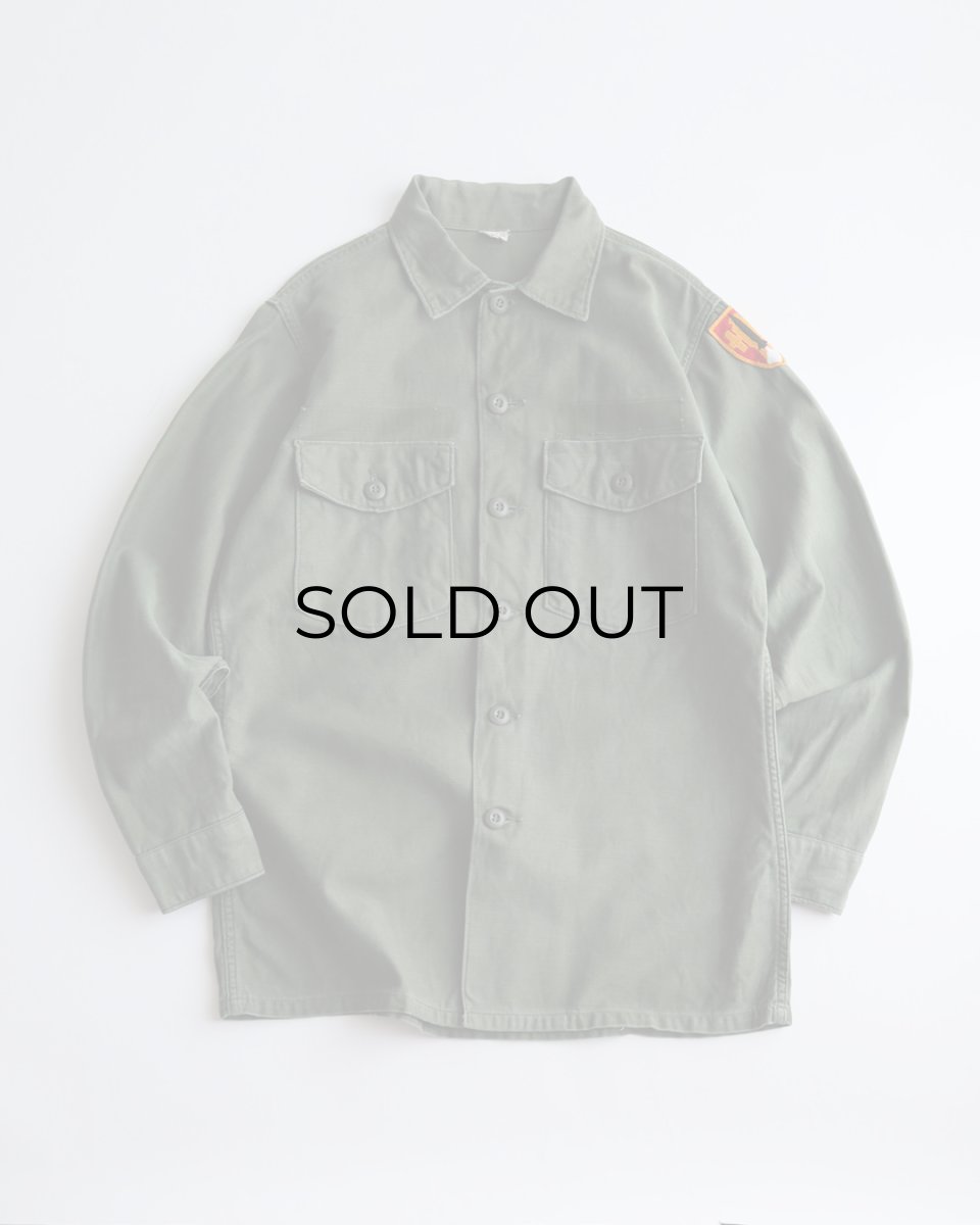 画像1: 60's US ARMY COTTON SATEEN UTILITY SHIRT JACKET with PATCH (1)