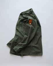 画像2: 60's US ARMY COTTON SATEEN UTILITY SHIRT JACKET with PATCH (2)