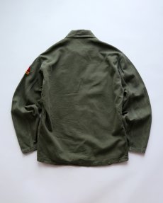 画像3: 60's US ARMY COTTON SATEEN UTILITY SHIRT JACKET with PATCH "1st MODEL" (3)