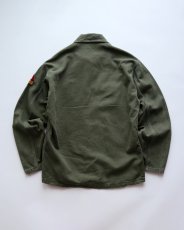 画像3: 60's US ARMY COTTON SATEEN UTILITY SHIRT JACKET with PATCH "1st MODEL" (3)