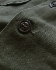 画像9: 60's US ARMY COTTON SATEEN UTILITY SHIRT JACKET with PATCH "1st MODEL" (9)