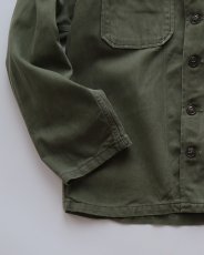 画像5: 60's US ARMY COTTON SATEEN UTILITY SHIRT JACKET with PATCH "1st MODEL" (5)