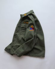 画像2: 60's US ARMY COTTON SATEEN UTILITY SHIRT JACKET with PATCH "1st MODEL" (2)