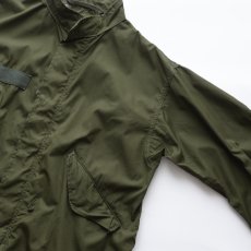 画像4: 70's US ARMY M-65 COTTON NYLON POPLIN EXTREME COLD WEATHER SHELL COAT "MINT CONDITION" 【SMALL - REGULAR】 (4)