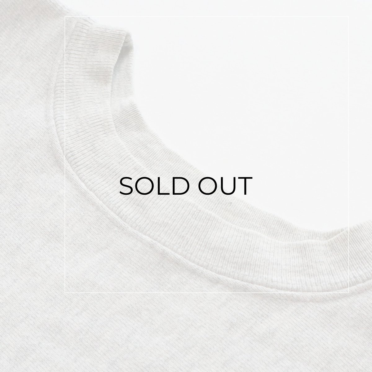 襟ぐりに黄ばみがあります