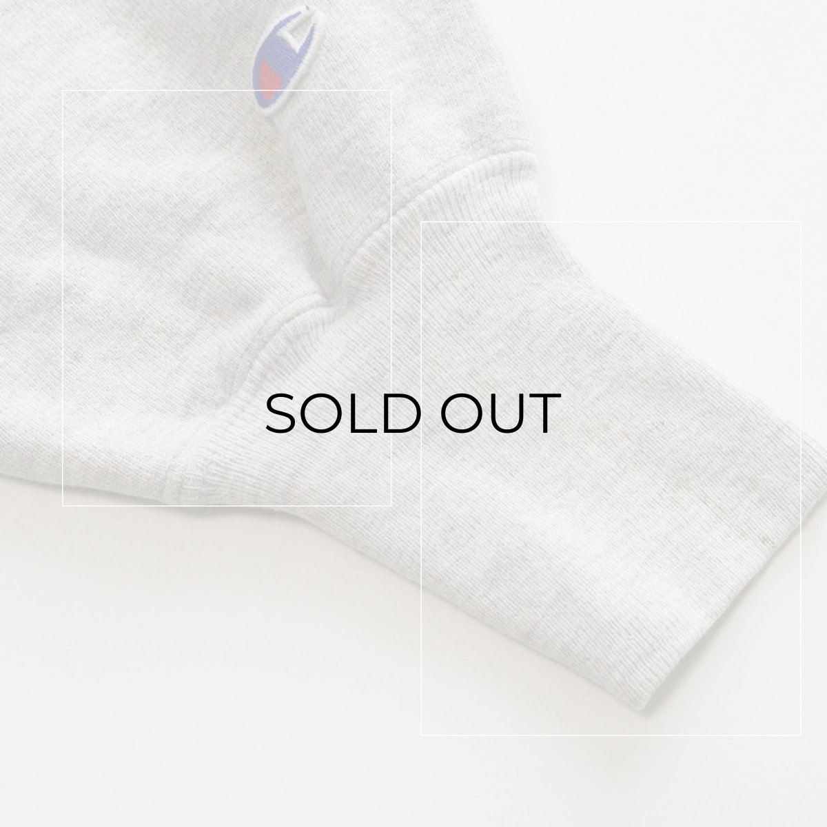 左袖口リブにシミがあります