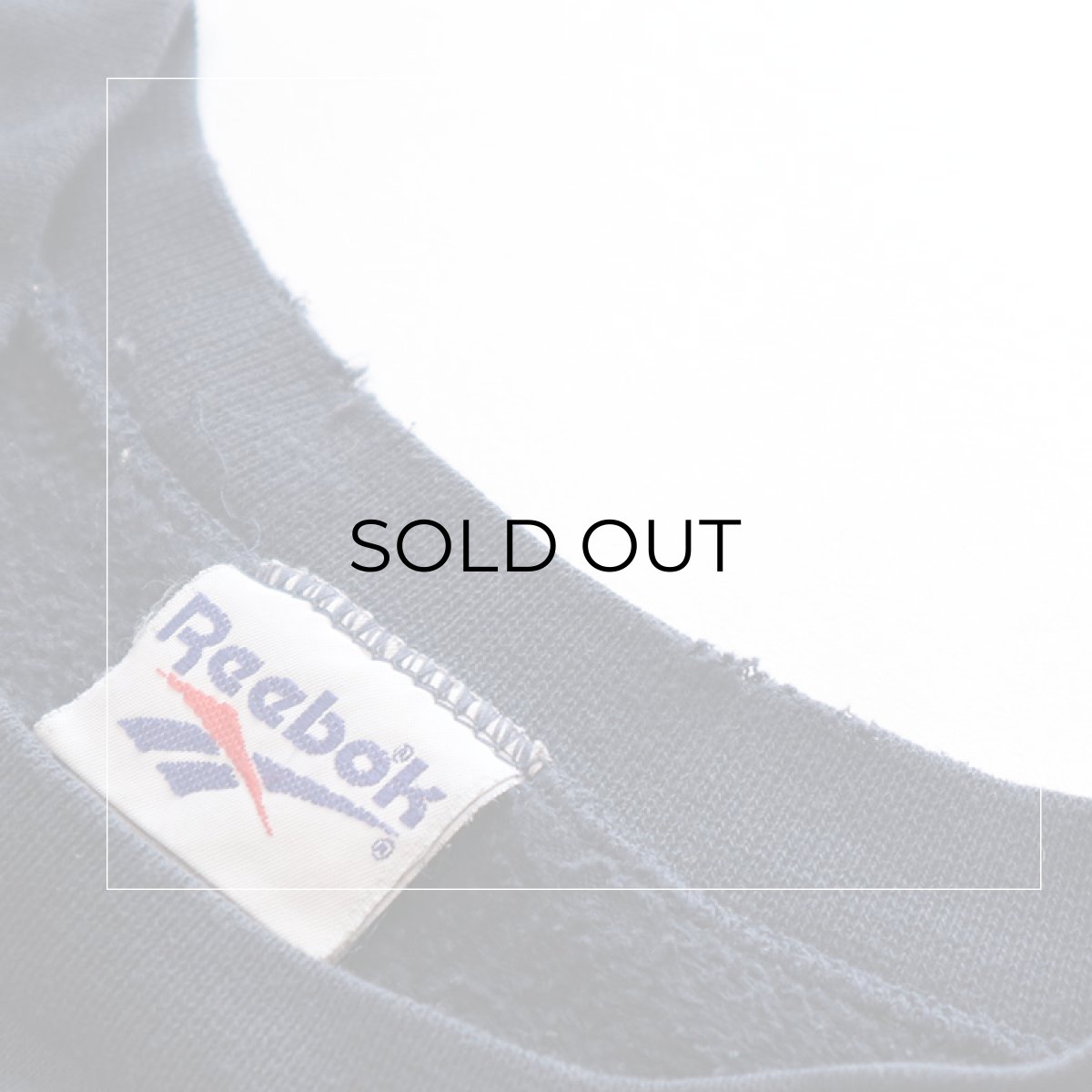 襟ぐりリブに擦れている個所があります