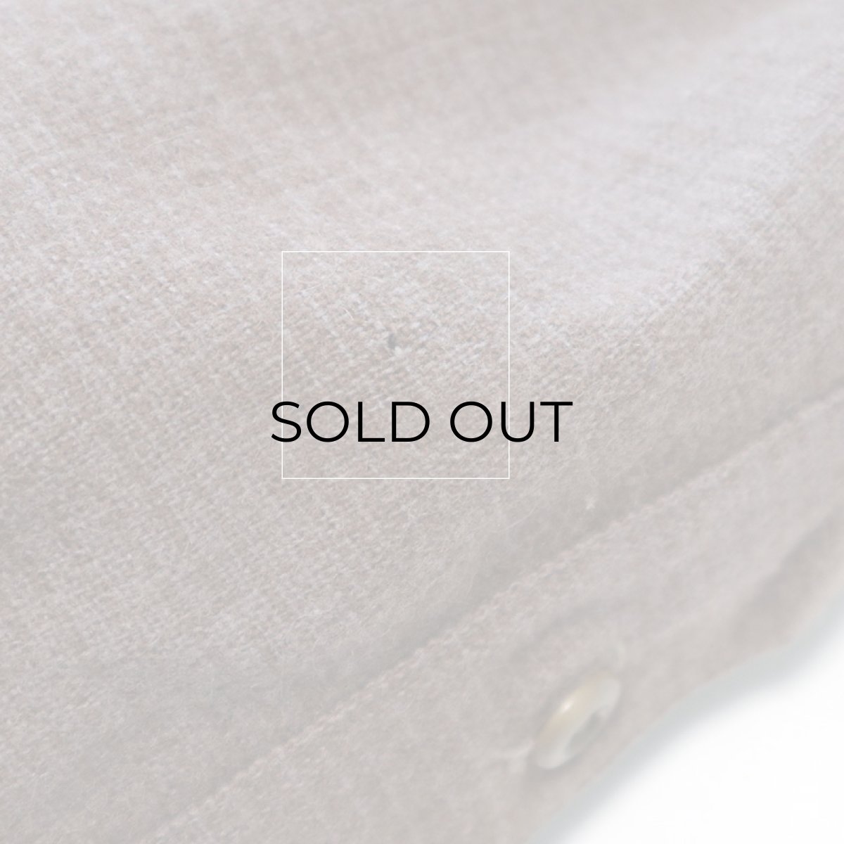 左袖剣ボロ横にピンホール