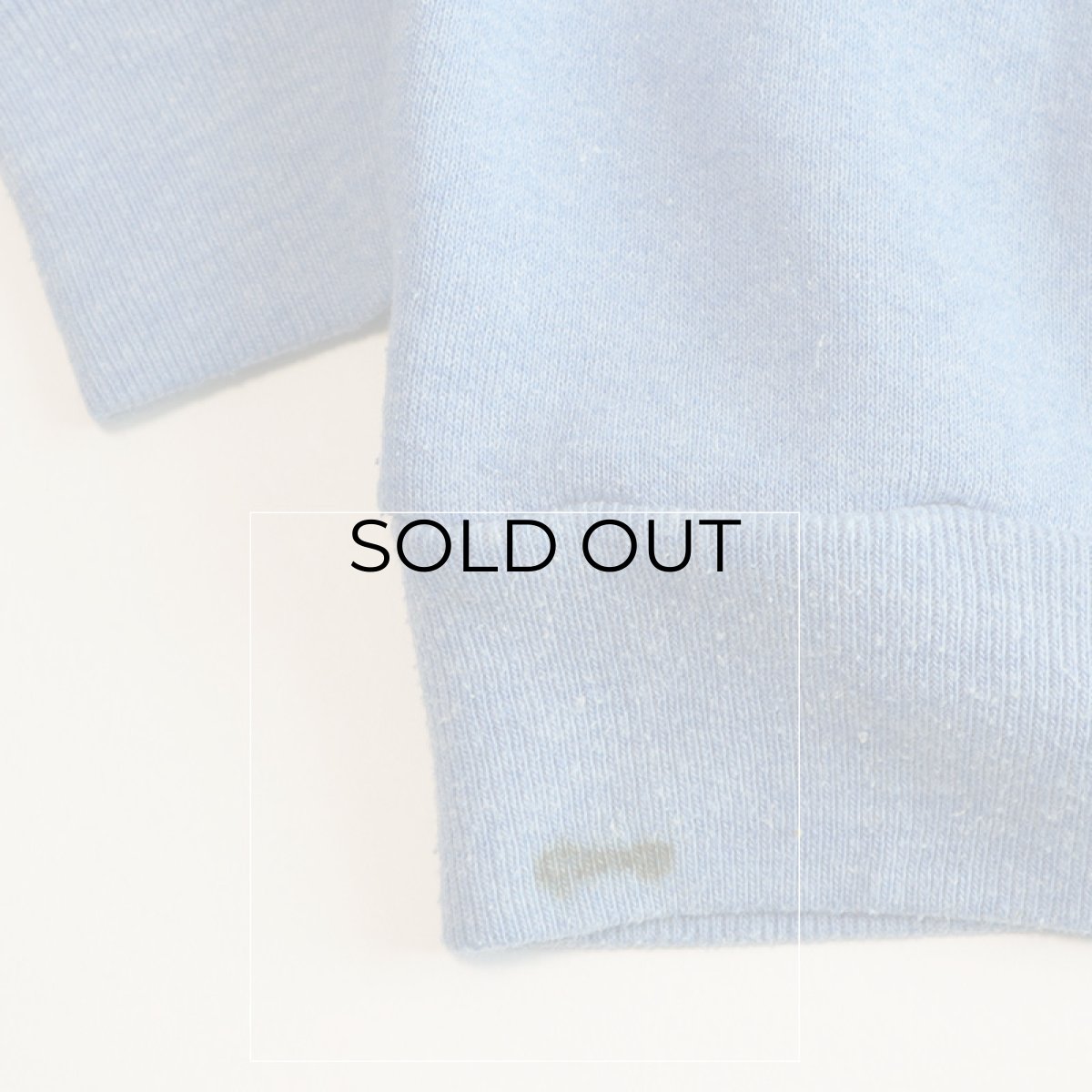 左後ろ裾に汚れ