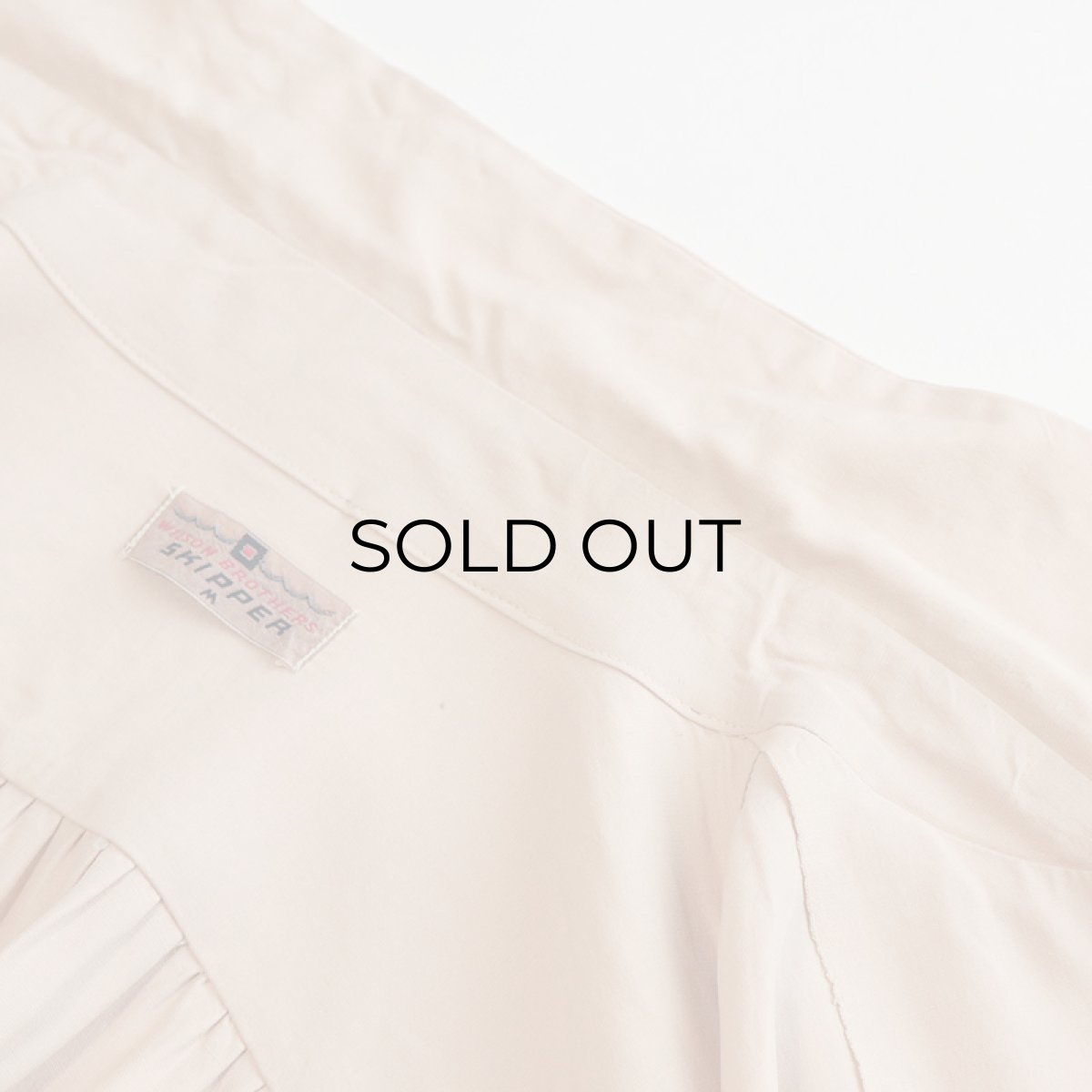 襟ぐりに薄っすらと汚れ