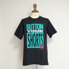 画像6: 〜90's Levi's COTTON PRINT S/S TEE "BUTTON YOUR SHORTS" (6)