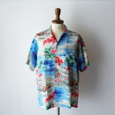 画像1: 50's POLYNESIAN Sportswear RAYON CREPE ALL OVER PATTERN LOOP COLLAR S/S HAWAIIAN SHIRT "MINT CONDITION" (1)