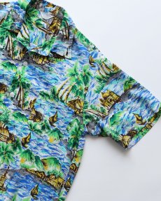 画像3: 60's UNKNOWN BRAND RAYON ALL OVER PATTERN S/S LOOP COLLAR HAWAIIAN SHIRT "MADE IN JAPAN" "MINT CONDITION" (3)