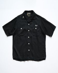 画像2: 〜60's King Louie BLACK RAYON BACK EMBROIDERED S/S LOOP COLLAR BOWLING SHIRT "HARDWARE INSURANCE MUTUALS" (2)