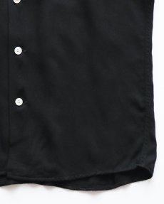 画像4: 〜60's King Louie BLACK RAYON BACK EMBROIDERED S/S LOOP COLLAR BOWLING SHIRT "HARDWARE INSURANCE MUTUALS" (4)