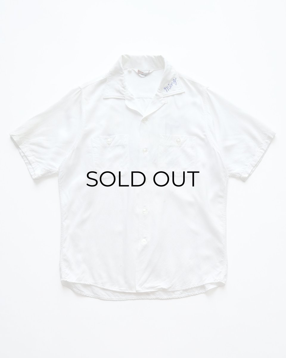 画像2: 〜60's 301 WHITE RAYON BACK EMBROIDERED S/S LOOP COLLAR BOWLING SHIRT "Miss Chipper" (2)