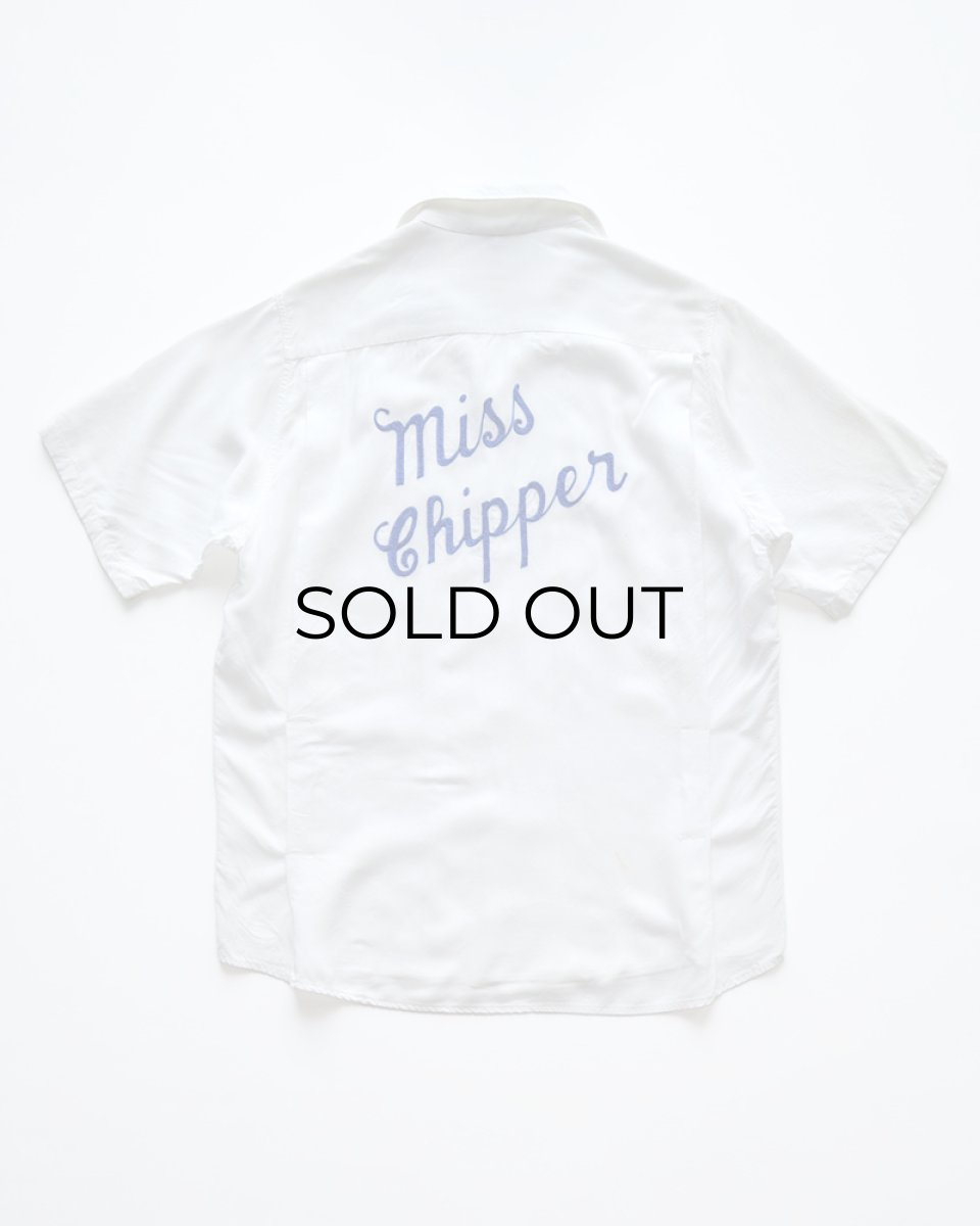 画像1: 〜60's 301 WHITE RAYON BACK EMBROIDERED S/S LOOP COLLAR BOWLING SHIRT "Miss Chipper" (1)