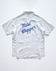 画像1: 〜60's 301 WHITE RAYON BACK EMBROIDERED S/S LOOP COLLAR BOWLING SHIRT "Miss Chipper" (1)