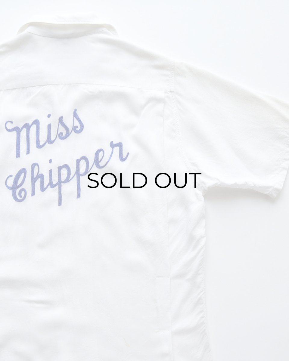 画像4: 〜60's 301 WHITE RAYON BACK EMBROIDERED S/S LOOP COLLAR BOWLING SHIRT "Miss Chipper" (4)
