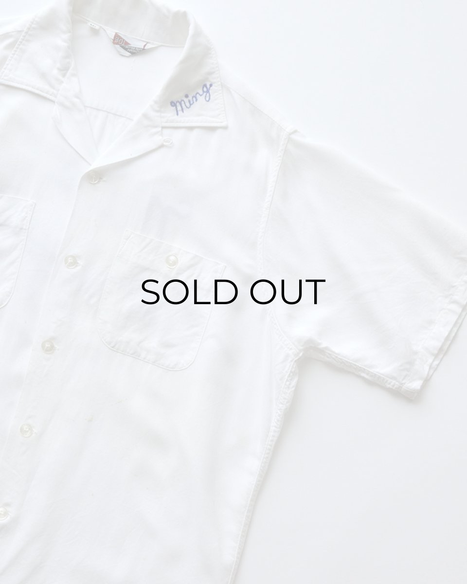 画像3: 〜60's 301 WHITE RAYON BACK EMBROIDERED S/S LOOP COLLAR BOWLING SHIRT "Miss Chipper" (3)
